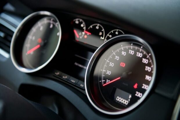 4 Main Types of Gauges in a Car – Vel illum