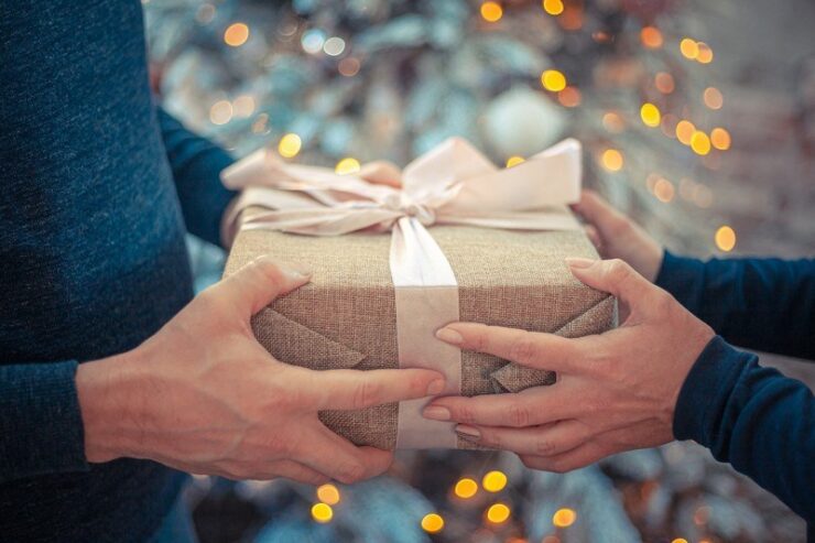 4 Things To Know About Business Gift Giving Etiquette